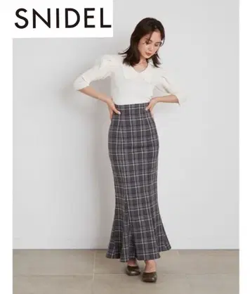 SNIDEL 스나이델 하이웨스트 타이트헴 플레어 스커트 체크 그레이