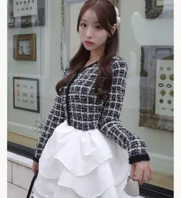 다리치 볼륨 프릴 트위드 니트 미니 원피스