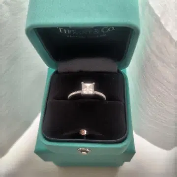 [ 새상품급 ] 1.0ct 프린세스 컷 모이사나이트 반지