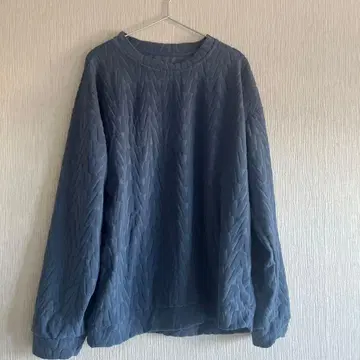 다크 그레이 퀼팅풍 스웨터