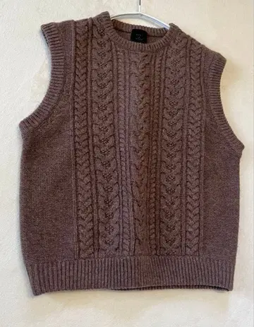 늑대와 올빼미 늑대와 달 여우의 벨 케이블 니트 베스트