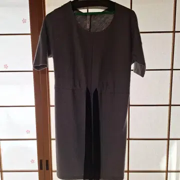 그레이 무릎 기장 반팔 원피스