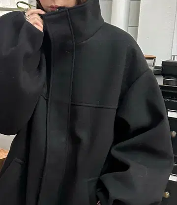 컷 멜톤 코쿤 코트. 블랙