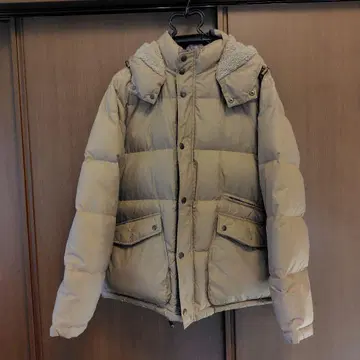 베이지 다운 자켓 후드 부착