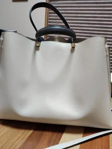 EPOR 화이트 토트백 지퍼 포함