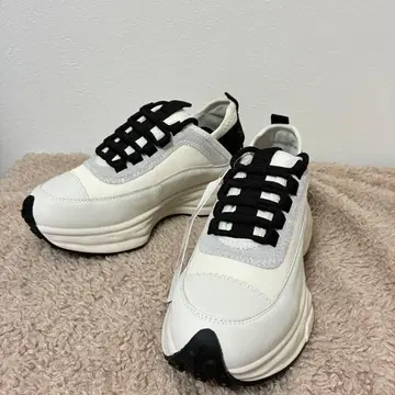 [ 미사용 새상품 ] SEEK 여성용 통굽 스니커즈 캐주얼 신발 23cm