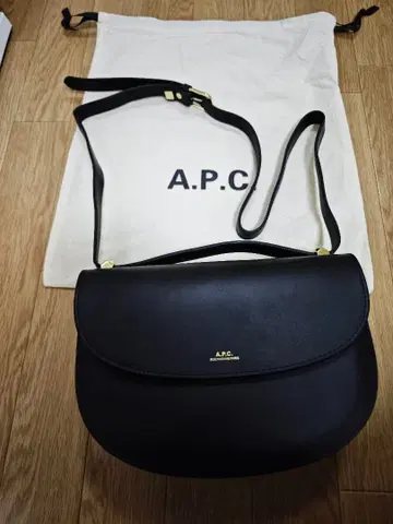 A.P.C. 아페쎄 주네브 숄더백