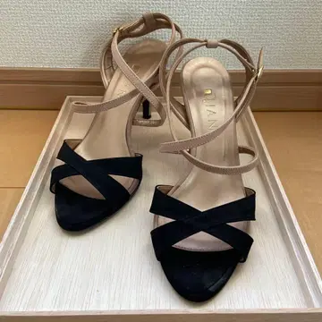 다이애나 스웨이드 핑힐 샌들 23.5cm