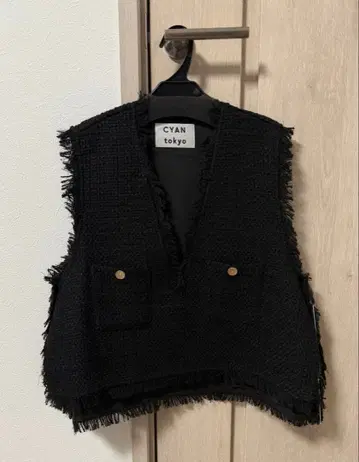 이번 시즌 신상 CYAN TOKYO 백 오버 트위드 베스트 시안 도쿄