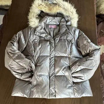 MINT BREEZE 골드 다운 자켓 후드 부착