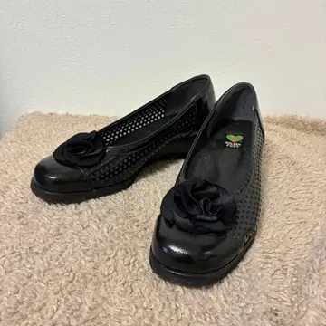 [ 새상품급 ] GOLDEN FOOT 골든풋 펌프스 블랙 23.5cm