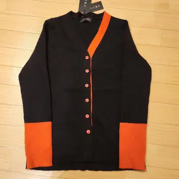 리브 가디건 블랙과 오렌지 배색