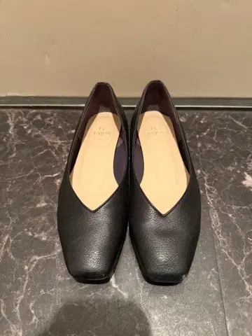 LETALON 블랙 가죽 플랫슈즈 펌프스