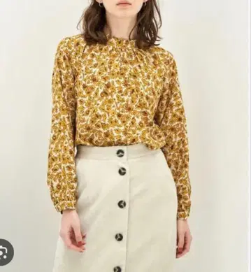 [ 새상품급 ] YECCA VECCA 꽃무늬 스탠드 넥 블라우스