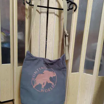 HUNTING WORLD 숄더백 그레이