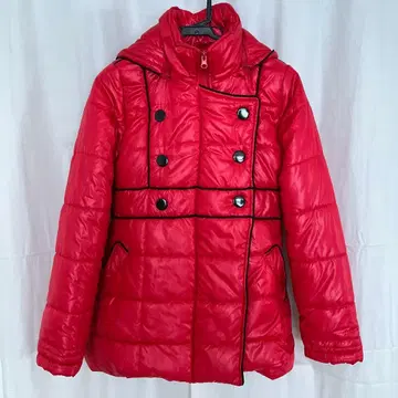 빨간색 다운 자켓