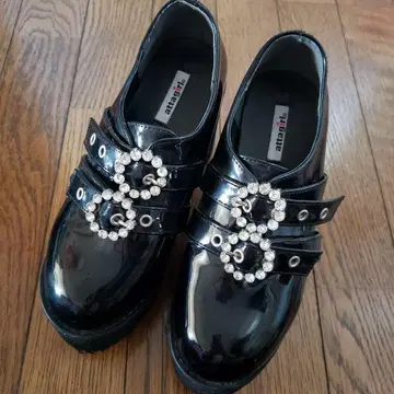 비쥬 장식 통굽 로퍼