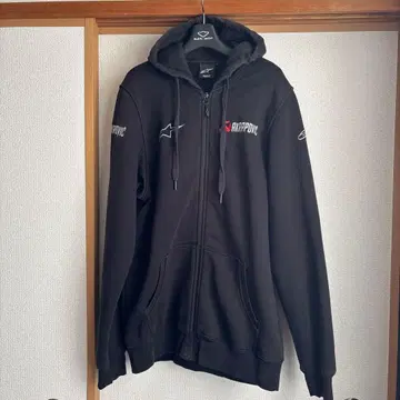 AKRAPOVIC 블랙 집업 후드티