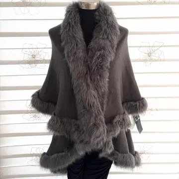 퍼가 달린 케이프 코트