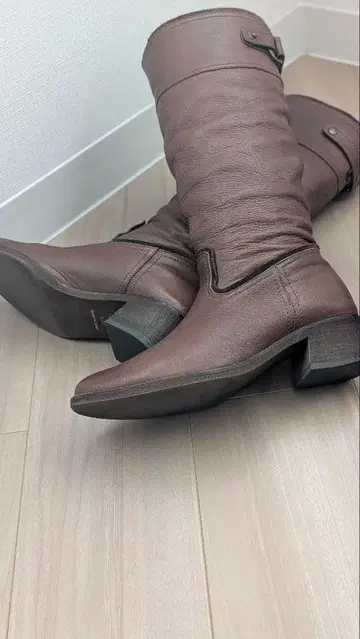 브라운 가죽 롱 부츠 중간 힐