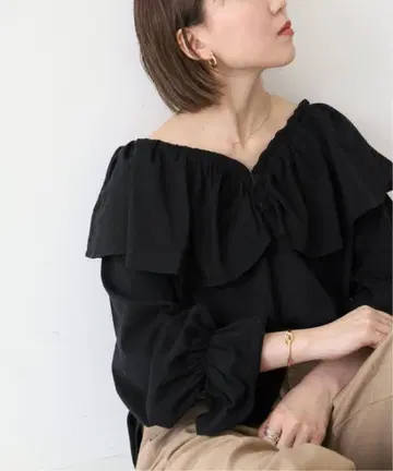 Spick & Span 프릴 개더 풀오버 겨울 상품 코튼 블라우스