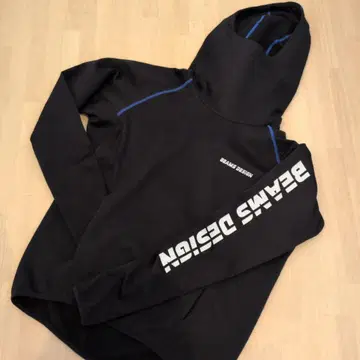 BEAMS DESIGN 후드 부착 블랙 후드티