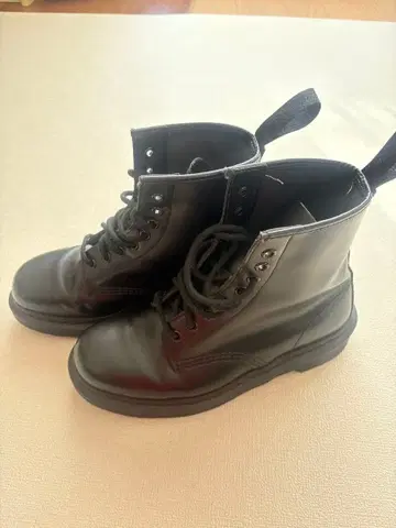 [ 새상품급 ] 닥터마틴 1460 MONO 8 홀 부츠 UK6