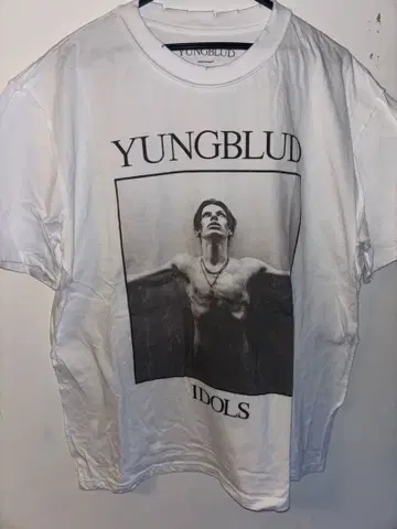 YUNGBLUD 아이돌 T셔츠 L 사이즈