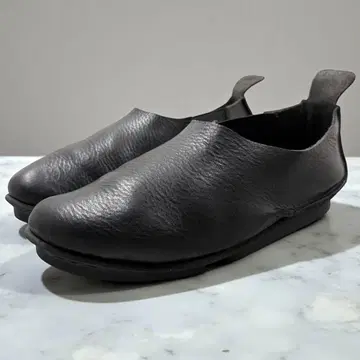 새상품급 트리픈 COMMON 슬립온 39 사이드 고어 블랙 가죽