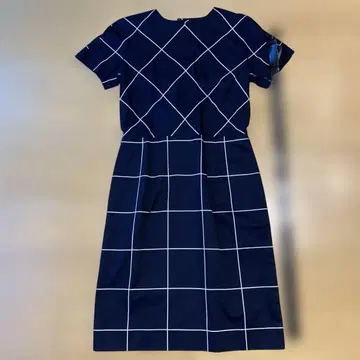 A-K-R-I-S 네이비 체크 무늬 반팔 원피스