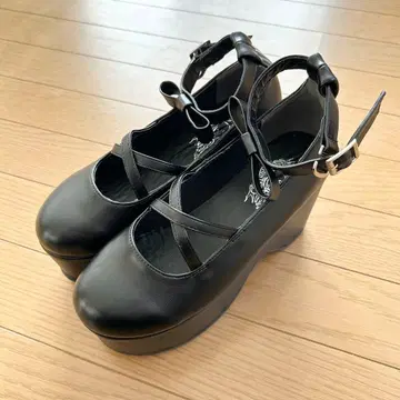 LOVE HUNTER 통굽 펌프스 블랙 S 사이즈