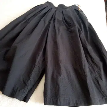 HARVESTY 네이비 플리츠 가우초 팬츠