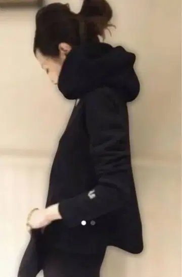 아메리카나 x 라빠르망 A라인 후드티 블랙