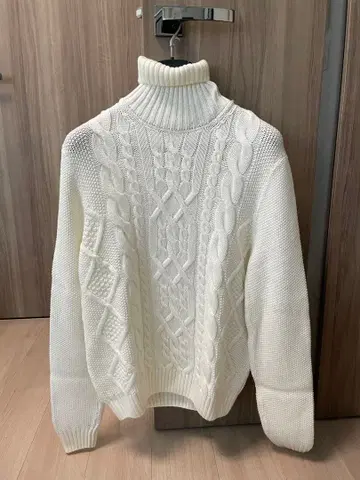 [ 새상품급 ] 파르코네리 울 100% 케이블 니트 화이트 L