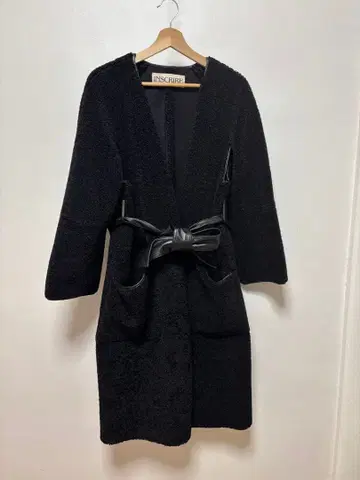 INSCRIRE 보아풍 블랙 롱 코트