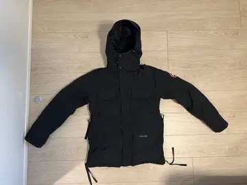 블랙 다운 자켓 후드 부착