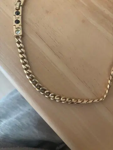 골드 컬러 체인 목걸이