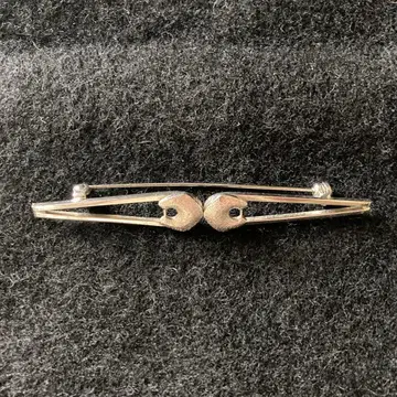 실버 핀 브로치