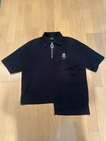 OY 블랙 하프 지퍼 T셔츠