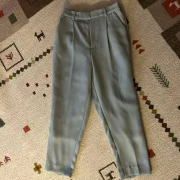 라이트 그린 캐주얼 팬츠