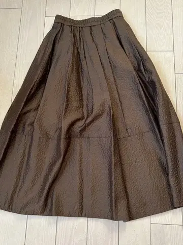 히로코비스 광택감이 세련된 스커트
