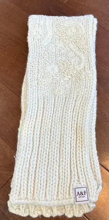 꽃무늬 니트 머플러 크림색 A&F