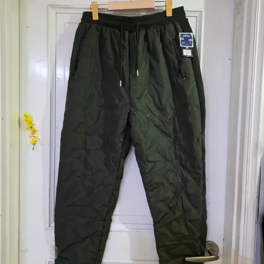 Men&#x27;s khaki fur brushed quilted padding jogger wide pants new product up to 36