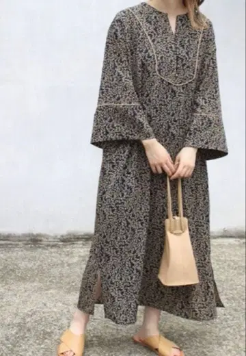 LAVEANGE 라비앙제 파이핑 플라워 프린트 원피스 M