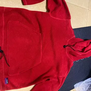 레드 플리스 자켓 후드 부착