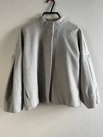 새상품급 노스탤지어 숏 기장 아우터 그레이