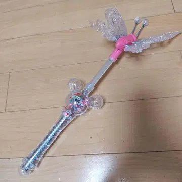 나비 모양의 완구. 불꽃놀이와 함께 구매했습니다.