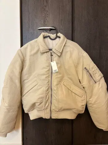 화이트 MA-1 스타일 자켓