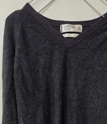 유니클로 캐시미어 100% 다크 그레이 V넥 스웨터 XL