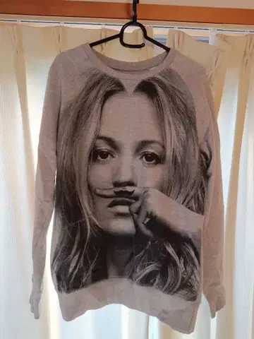 케이트 모스 life is a joke (ELEVENPARIS) 맨투맨